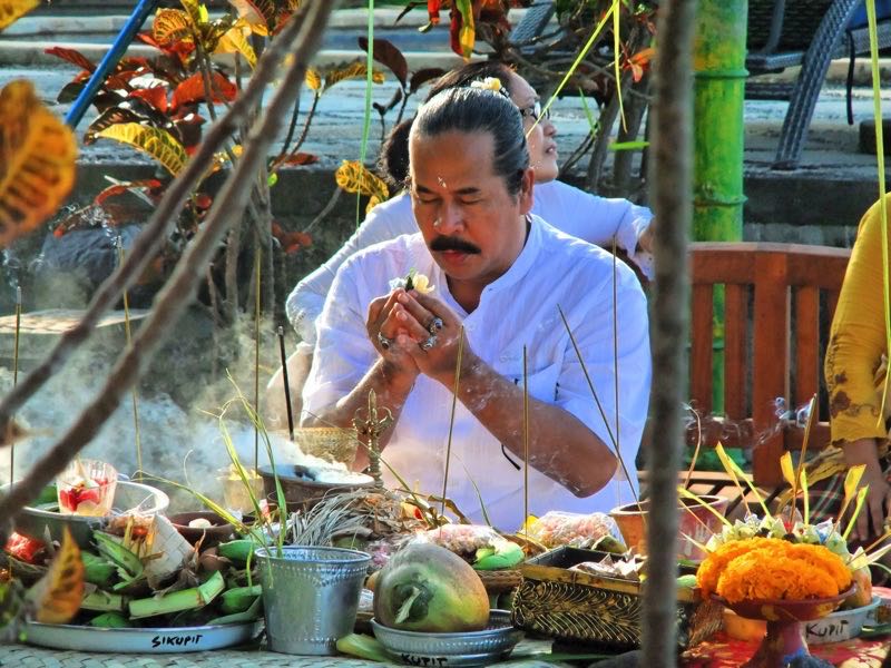 Balinese_Priest